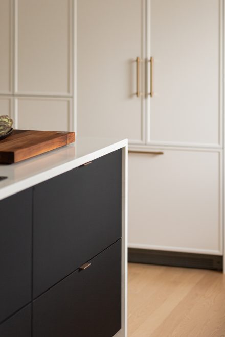 Cuisine sur mesure contemporaine conçue par Ateliers Jacob