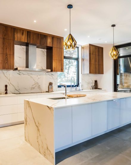 Cuisine sur mesure moderne du pilote Alex Tagliani