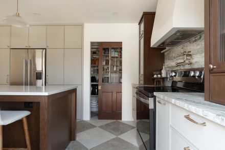 Cuisine de style traditionnel créée par Ateliers Jacob