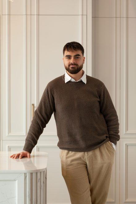 Jordan Remy, designer cuisiniste d'Ateliers Jacob dans la région de Montréal