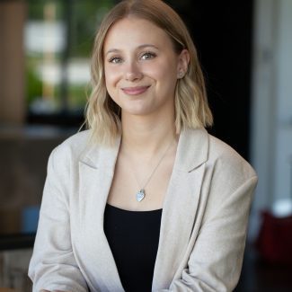 Portrait de Lauriane Côté, designer cuisinite chez Ateliers Jacob
