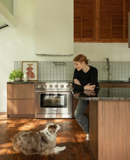 Coeur de pirate avec Atreyu dans sa cuisine Ateliers Jacob