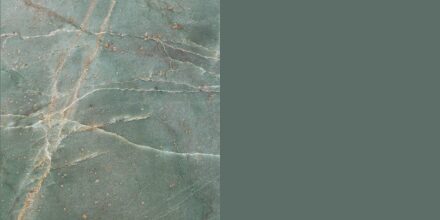 Bijou Caché de BEHR, un vert minéral inspiré des sous-bois, couleur de l’année 2026.