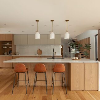 Cuisine Ateliers Jacob en chêne blanc et quartz avec grand îlot central, électroménagers encastrés, armoires minimalistes et aménagement contemporain lumineux à Montréal.